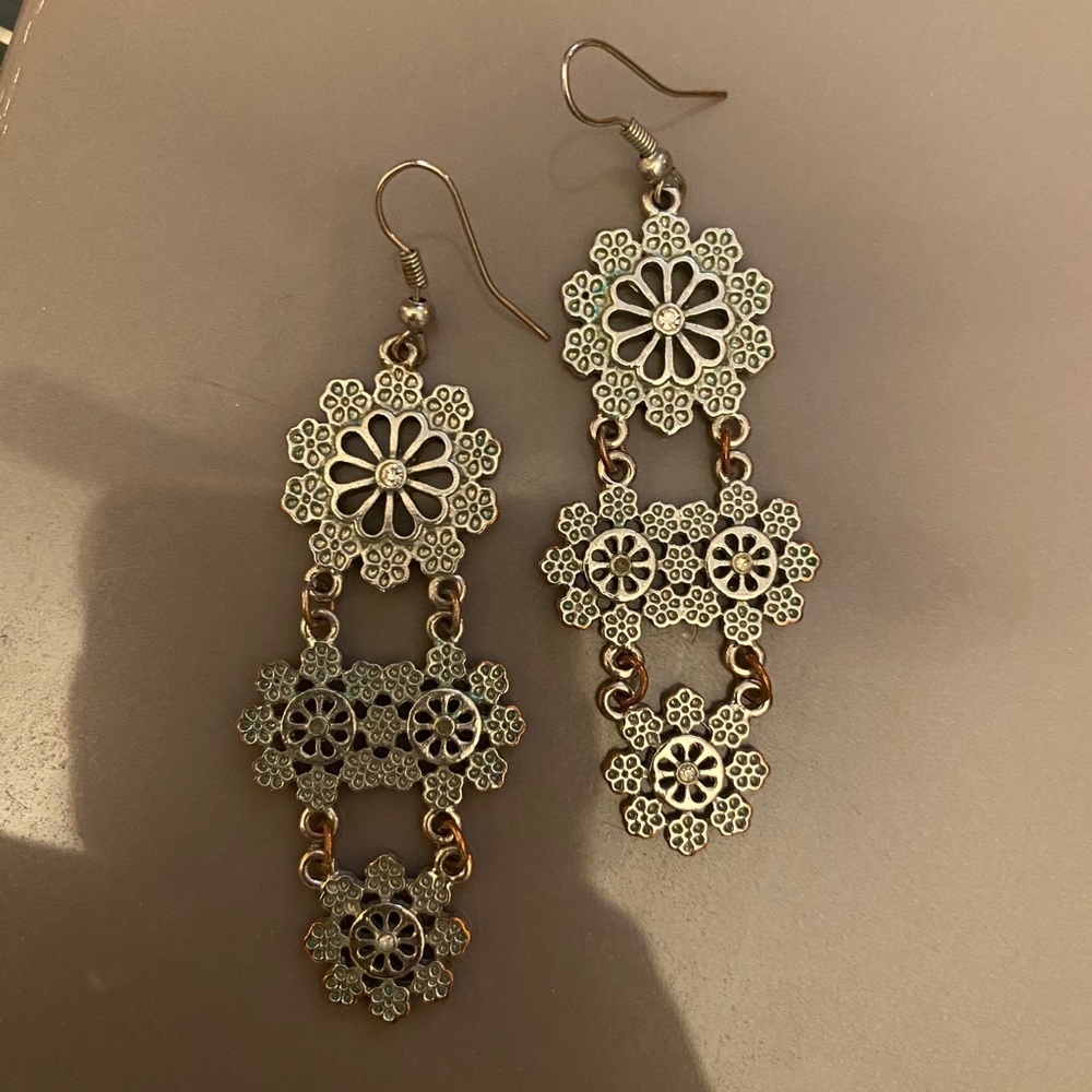 flower dangle earrings
